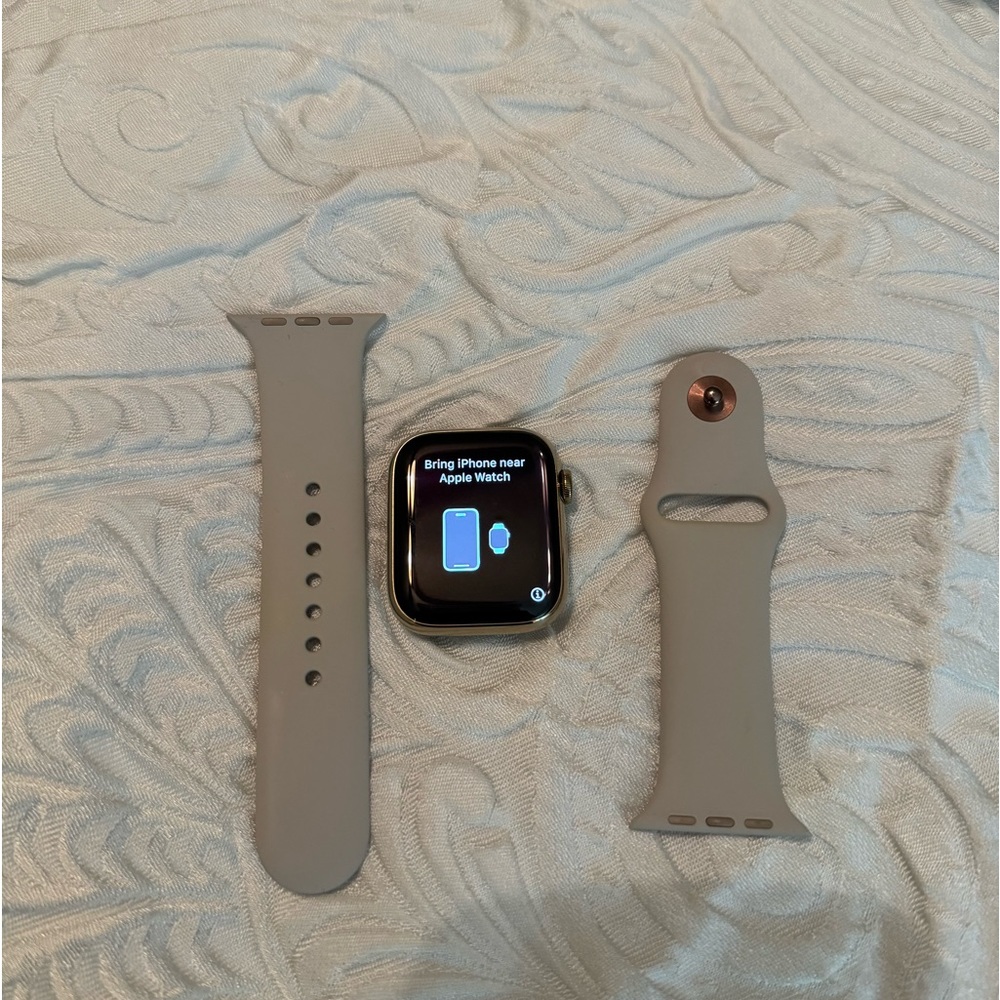 Apple Watch Series 7 45 MM Gold